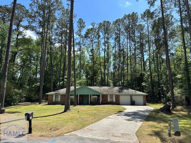 single story home featuring brick siding, a front lawn, and driveway