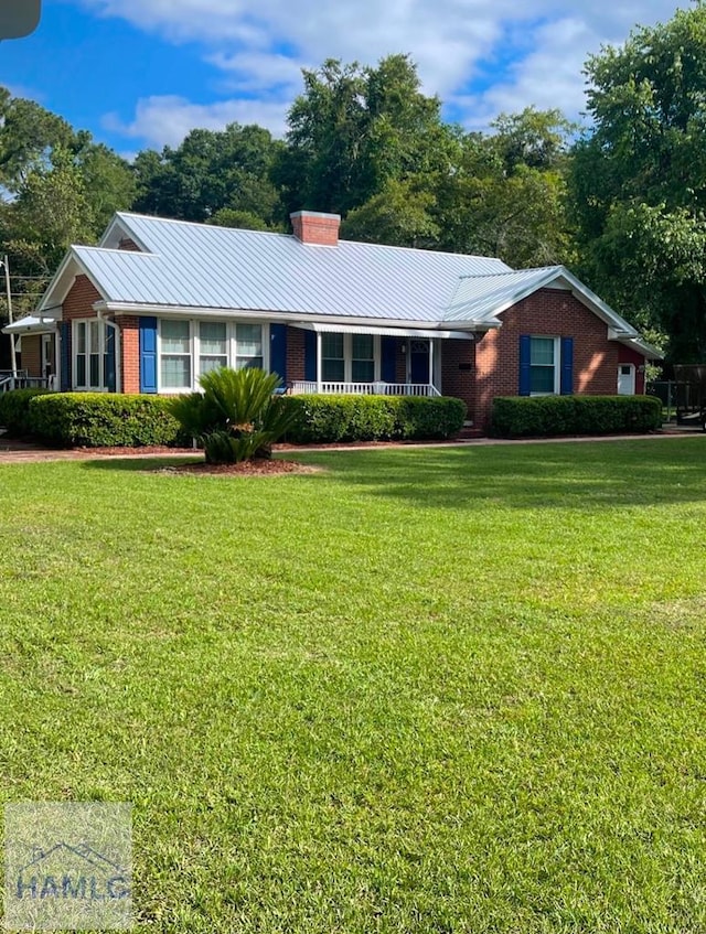 ranch-style home featuring a front yard