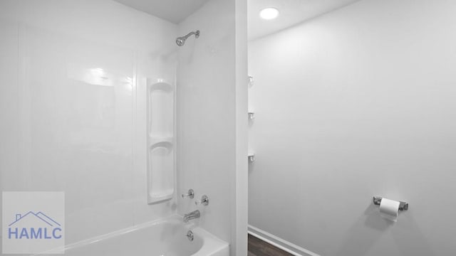 bathroom with bathtub / shower combination