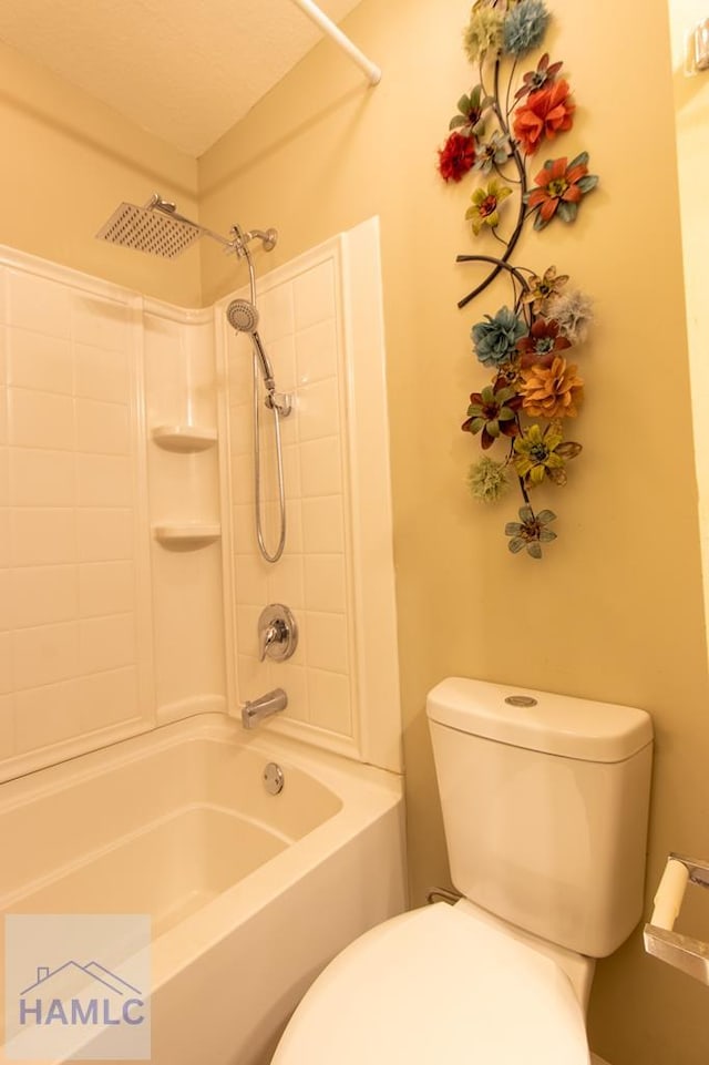 bathroom featuring toilet and washtub / shower combination