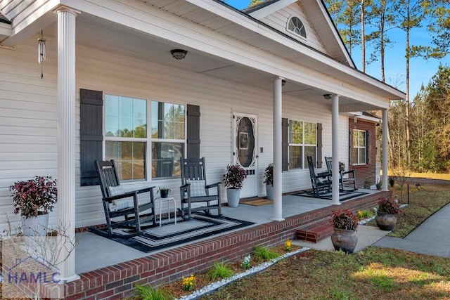 entrance to property featuring a porch