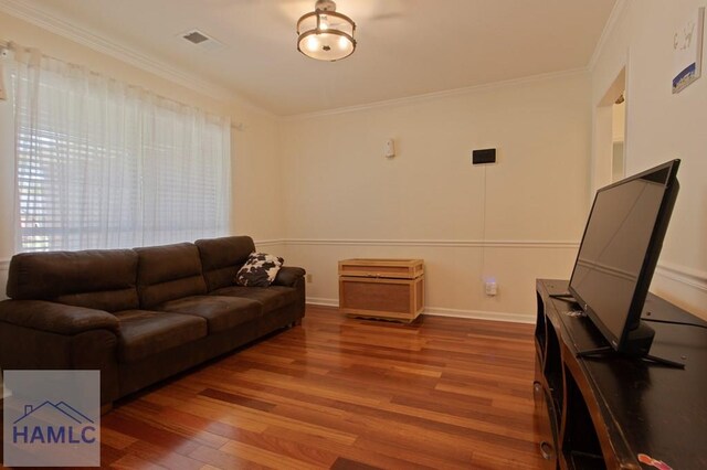 435 Arlington Dr, Hinesville, GA 31313 - living room featuring crown molding, wood finished floors, baseboards, and visible vents