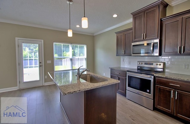 587 Fairview Cir, Hinesville, GA 31313 - kitchen with stainless steel appliances, a sink, light stone counters, light wood-style floors, and crown molding