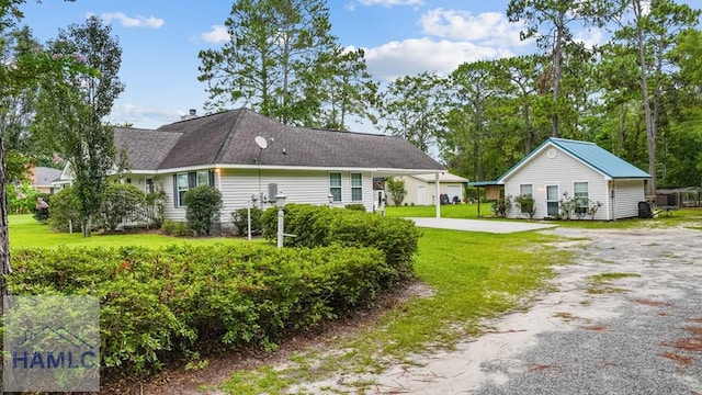 705 S 11th St, Jesup, GA 31545 - view of front of property with driveway and a front lawn