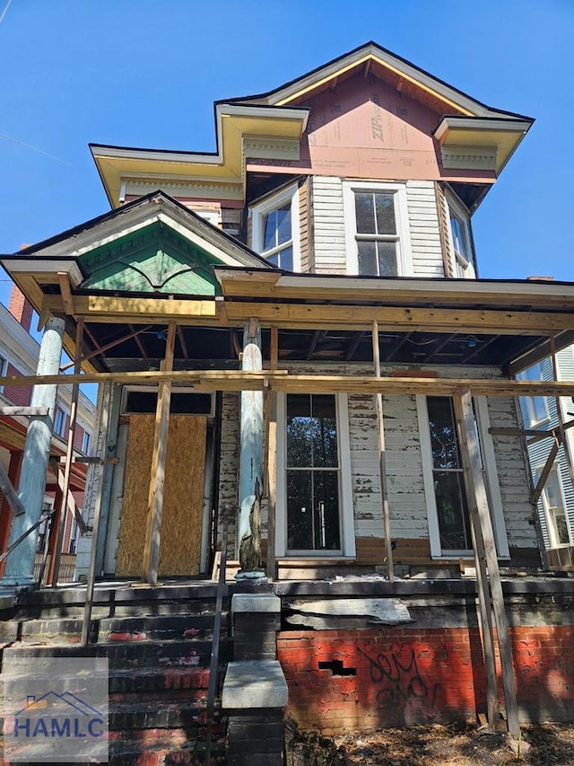 view of front of house featuring a porch