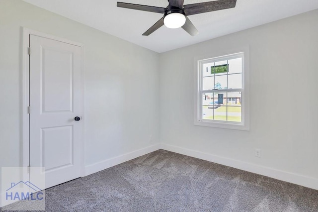carpeted empty room featuring baseboards and ceiling fan
