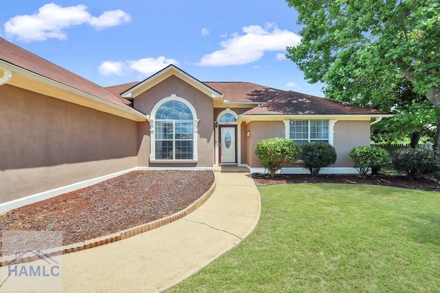 view of front of property with a front lawn