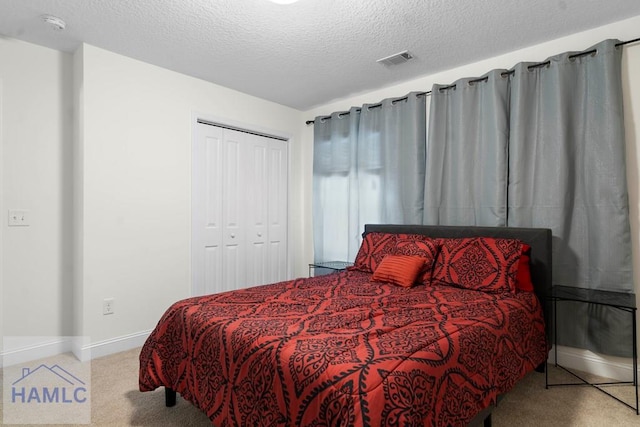 bedroom featuring carpet and a textured ceiling