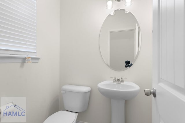 bathroom featuring sink and toilet