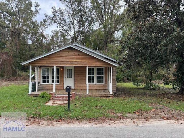 view of front facade with covered porch