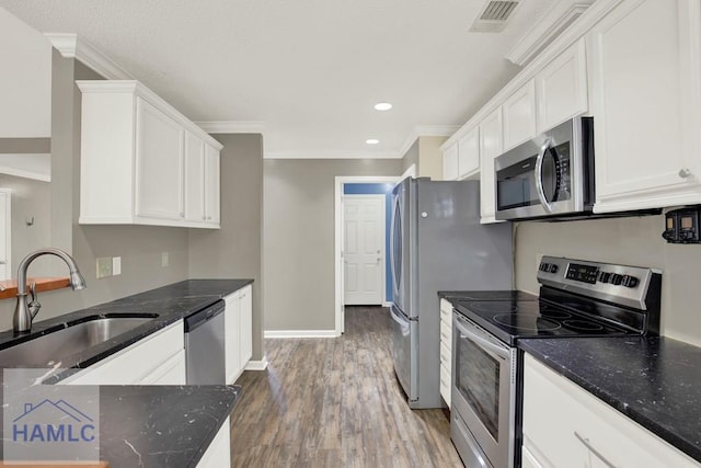 29 Joy Ln, Midway, GA 31320 - kitchen featuring stainless steel appliances, a sink, ornamental molding, white cabinets, and recessed lighting