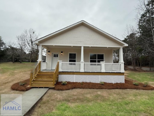 bungalow-style home featuring a front lawn and a porch