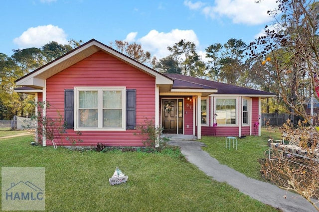 view of front facade with a front yard