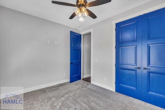 unfurnished bedroom featuring baseboards, carpet flooring, a ceiling fan, and a closet