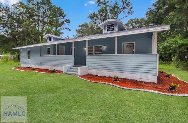 123 2nd Ave, Midway, GA 31313 - bungalow featuring a front yard and crawl space