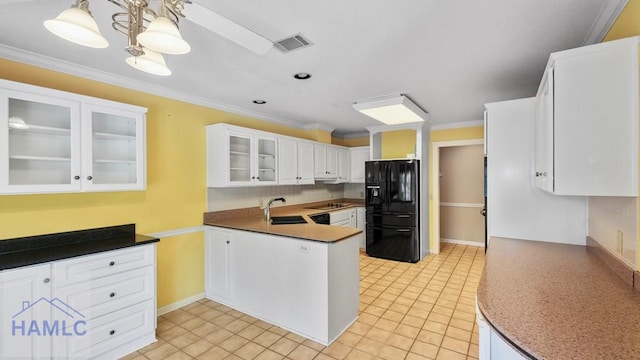 7 S Lake Dr, Jesup, GA 31546 - kitchen featuring a sink, visible vents, white cabinetry, crown molding, and black appliances