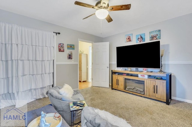 carpeted living room featuring ceiling fan