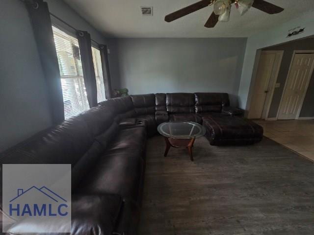 158 Sequoia Cir, Hinesville, GA 31313 - living room featuring a ceiling fan