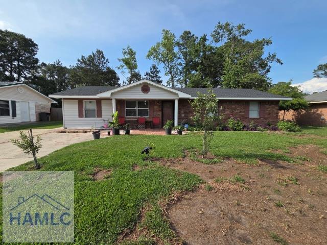 158 Sequoia Cir, Hinesville, GA 31313 - ranch-style home with a front yard and a porch