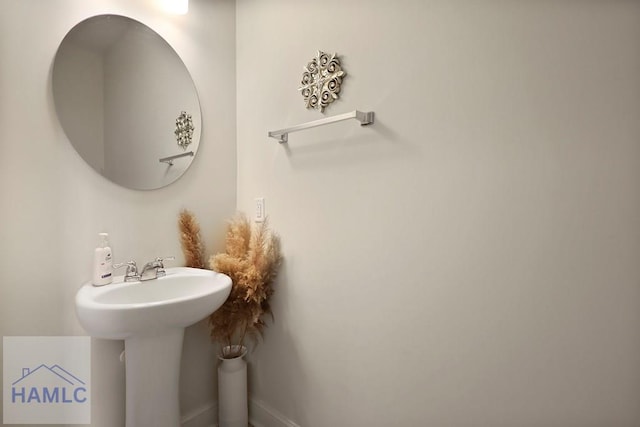 702 Fairview Cir, Hinesville, GA 31313 - bathroom with a sink
