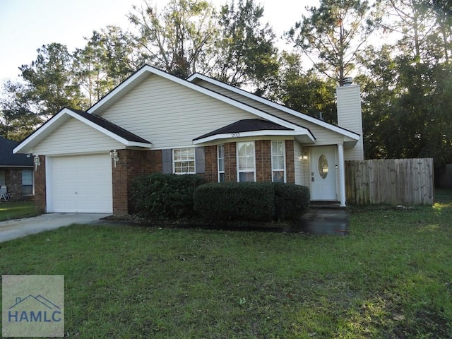 view of front facade featuring a garage and a front yard