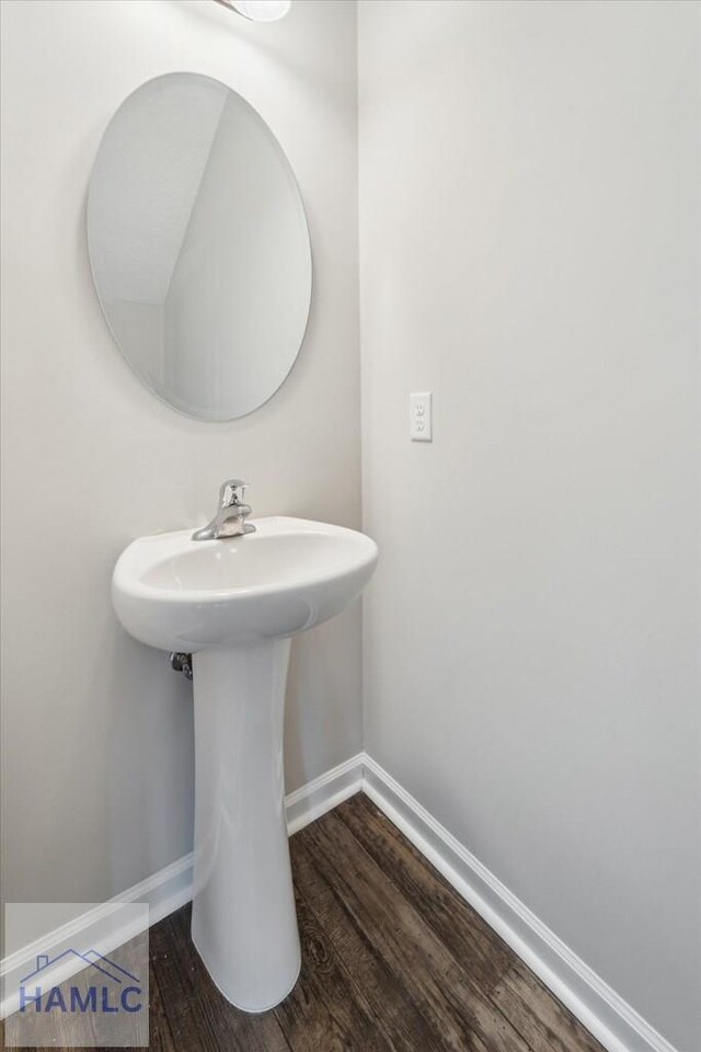 7 Summerhill Dr, Ludowici, GA 31316 - bathroom with a sink, baseboards, and wood finished floors