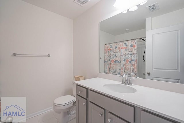 full bathroom featuring toilet, tile patterned floors, vanity, baseboards, and a shower with curtain
