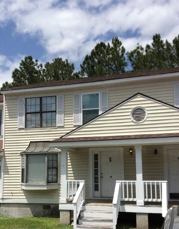 view of front of property featuring a porch