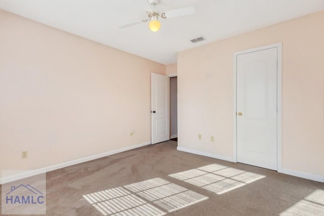 carpeted empty room featuring ceiling fan