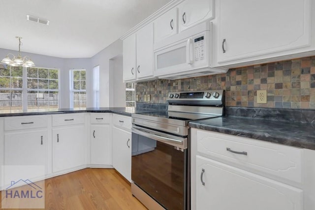 kitchen featuring stainless steel electric range, white cabinetry, an inviting chandelier, light hardwood / wood-style floors, and decorative backsplash