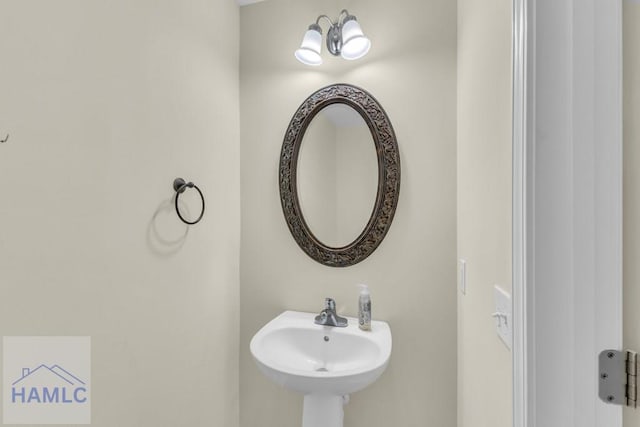 bathroom featuring sink