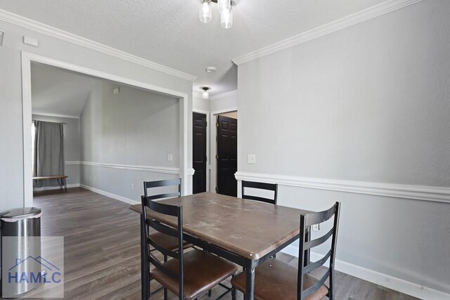 413 E Banks St, Glennville, GA 30427 - dining space with dark wood-style floors, baseboards, crown molding, and a textured ceiling