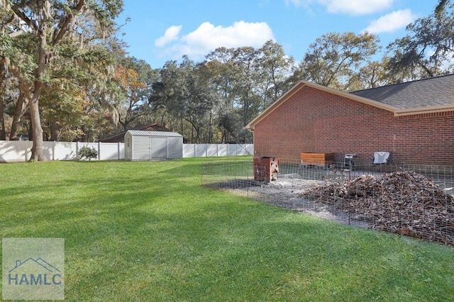 view of yard featuring a storage unit