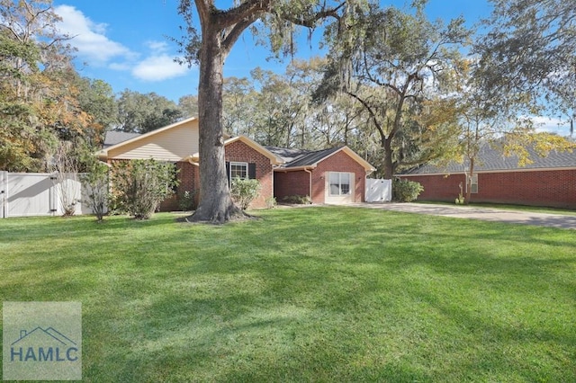 view of front of home with a front lawn