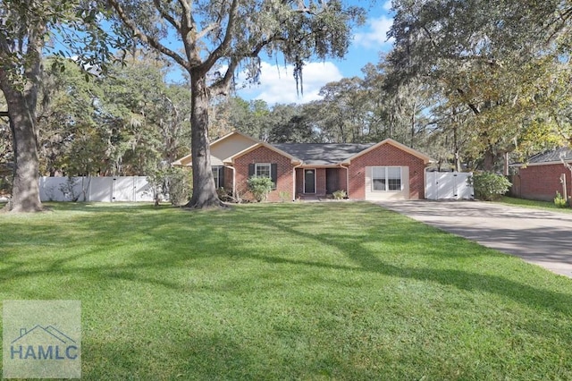 single story home with a front lawn