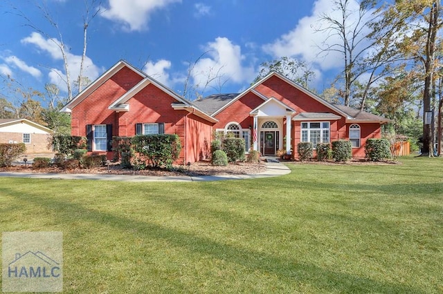 view of front of property with a front yard