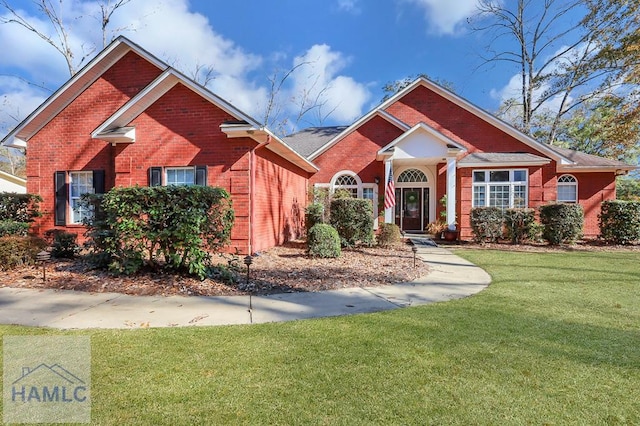 view of front of property with a front yard