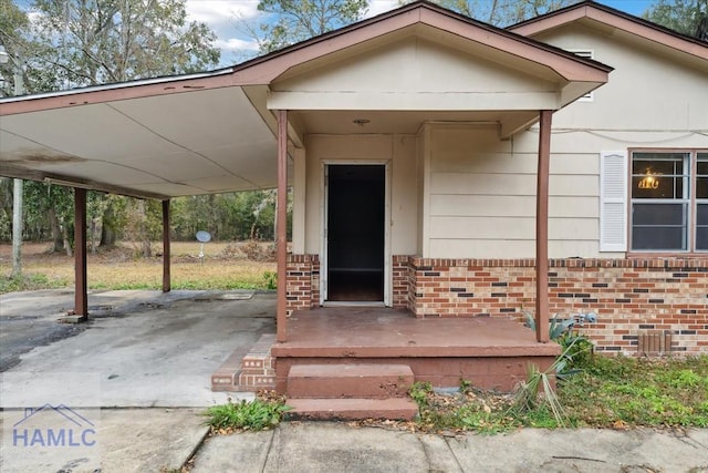 property entrance featuring a carport