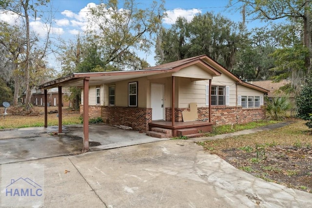 view of front of home featuring a carport