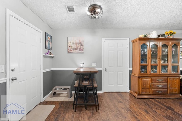 124 Deann Dr, Hinesville, GA 31313 - dining space featuring a textured ceiling, dark wood-style flooring, and baseboards