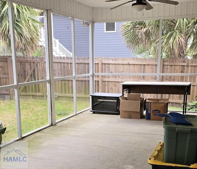 sunroom with ceiling fan