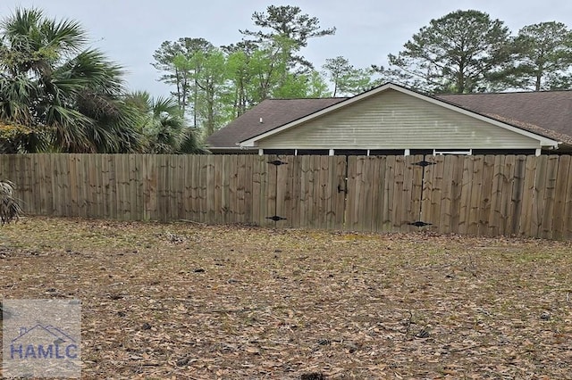 view of yard featuring fence