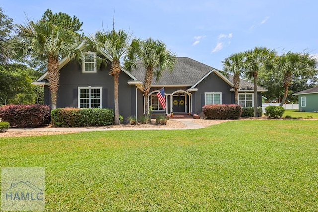 645 Littlefield St, Jesup, GA 31546 - traditional-style home with stucco siding and a front lawn