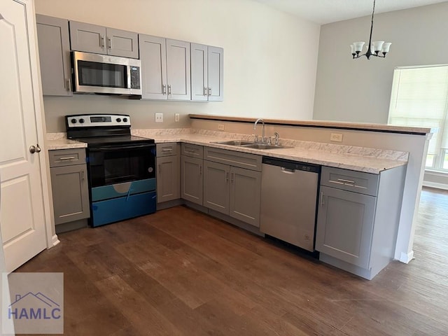 401 Barry Mccaffrey Blvd Unit B4, Hinesville, GA 31313 - kitchen with stainless steel appliances, gray cabinets, a peninsula, and dark wood-type flooring