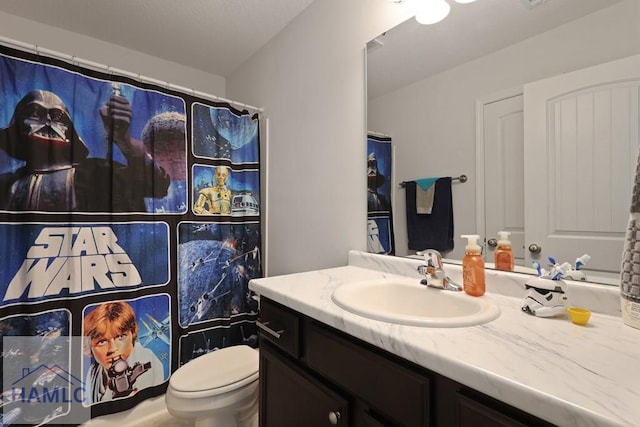 189 Morningside Dr, Allenhurst, GA 31313 - full bathroom featuring vanity, toilet, and a shower with curtain