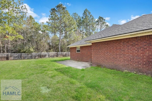 view of yard featuring a patio