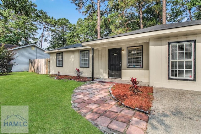 905 Greenbriar Rd, Hinesville, GA 31313 - view of front of home with a porch