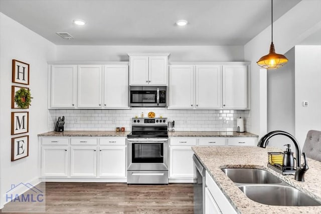 kitchen featuring a sink, visible vents, white cabinets, and appliances with stainless steel finishes