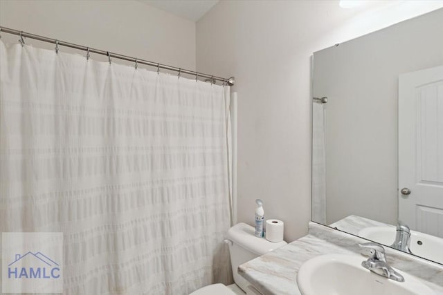 bathroom with a shower with curtain, vanity, and toilet