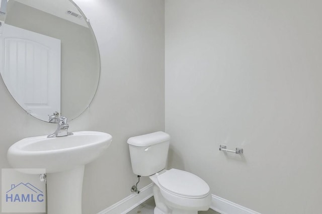 359 Nashview Trl, Allenhurst, GA 31301 - bathroom with baseboards, visible vents, and toilet